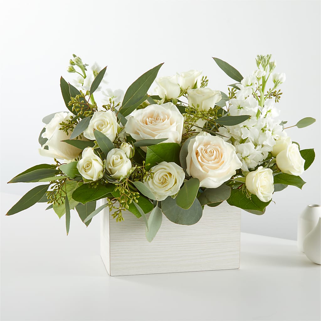 Fresh Linen Box Bouquet – Vincent Fleuriste, Sainte-julie PQ