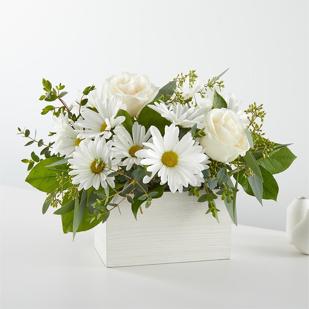 Fresh Linen Box Bouquet – Vincent Fleuriste, Sainte-julie PQ