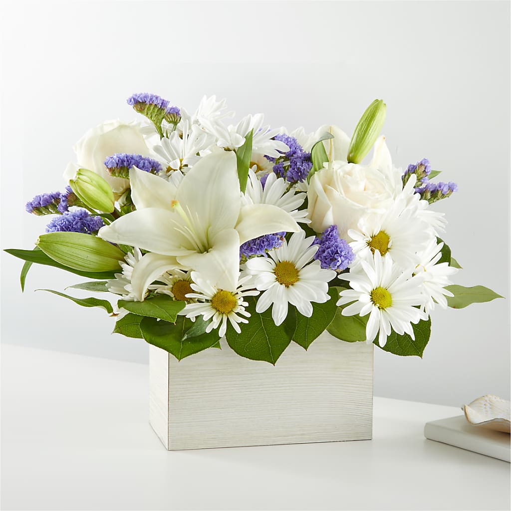 Beyond Blue Box Bouquet – Vincent Fleuriste, Sainte-julie PQ