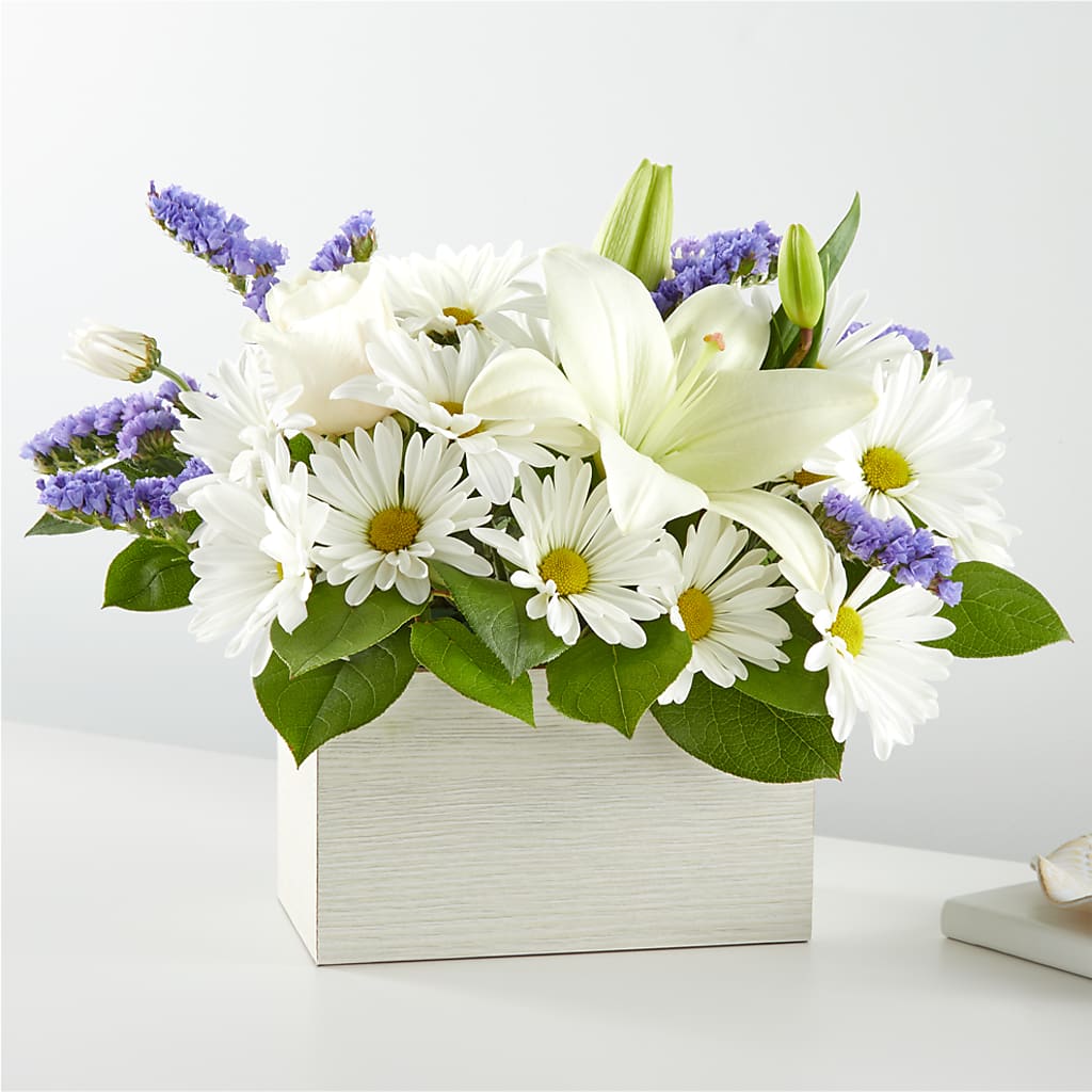 Beyond Blue Box Bouquet – Vincent Fleuriste, Sainte-julie PQ
