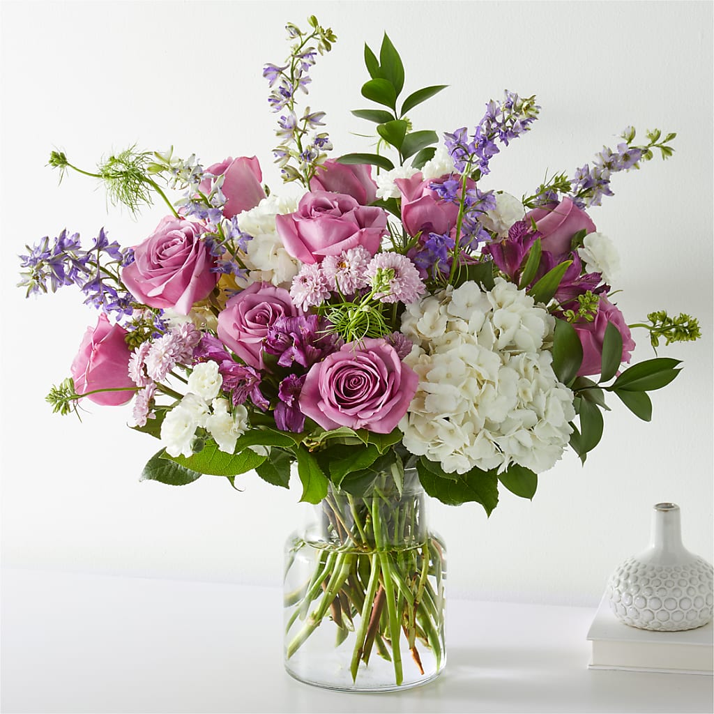 Violet Caress Bouquet – Vincent Fleuriste, Sainte-julie PQ