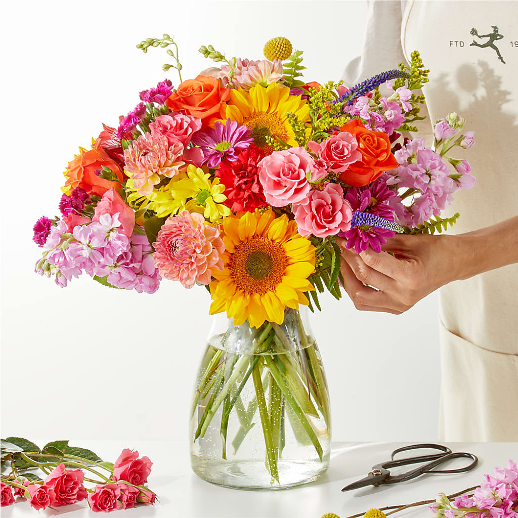 Cue the Confetti - A Florist Original – Vincent Fleuriste, Sainte-julie PQ