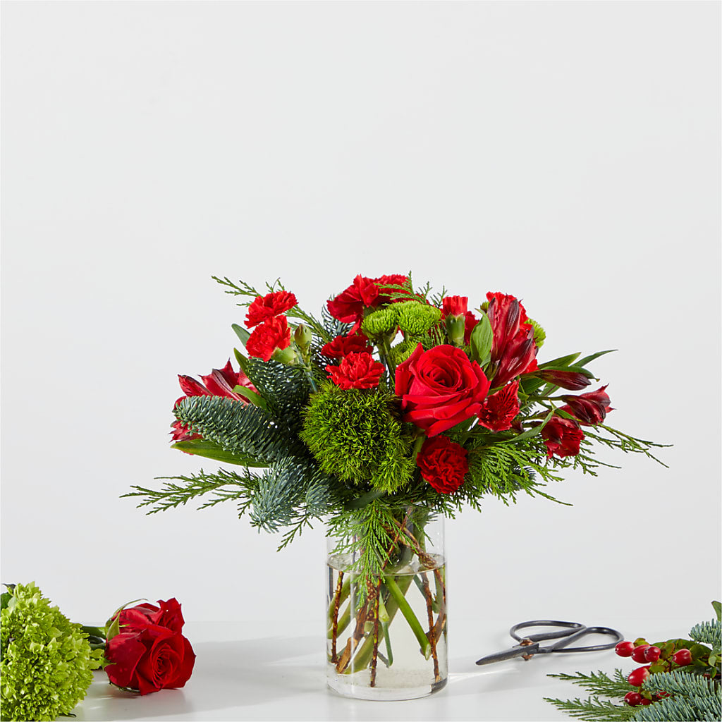 Merry Moment Bouquet – A Florist Original – Vincent Fleuriste, Sainte-julie PQ