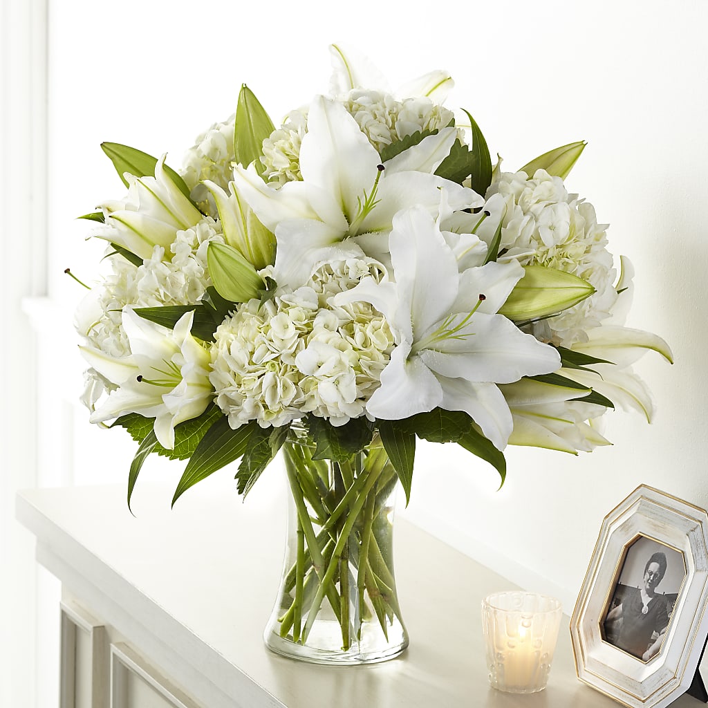 Compassionate Lily Bouquet – Vincent Fleuriste, Sainte-julie PQ
