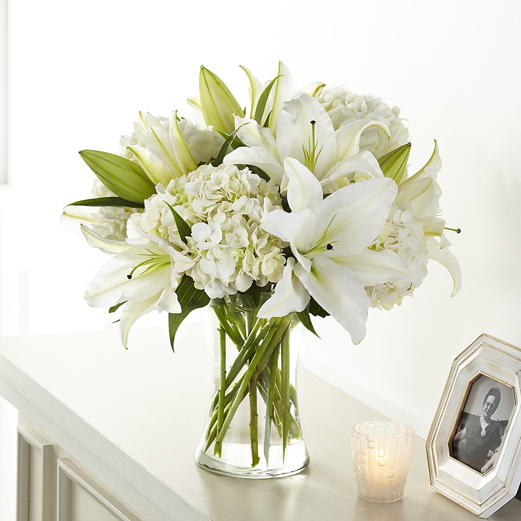 Compassionate Lily Bouquet – Vincent Fleuriste, Sainte-julie PQ