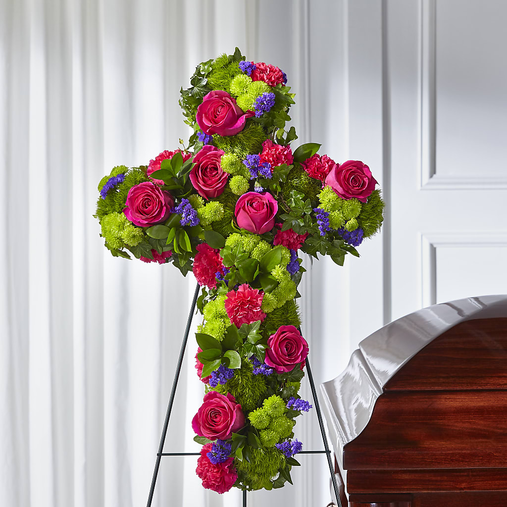 Tribute Rose Floral Cross – Vincent Fleuriste, Sainte-julie PQ