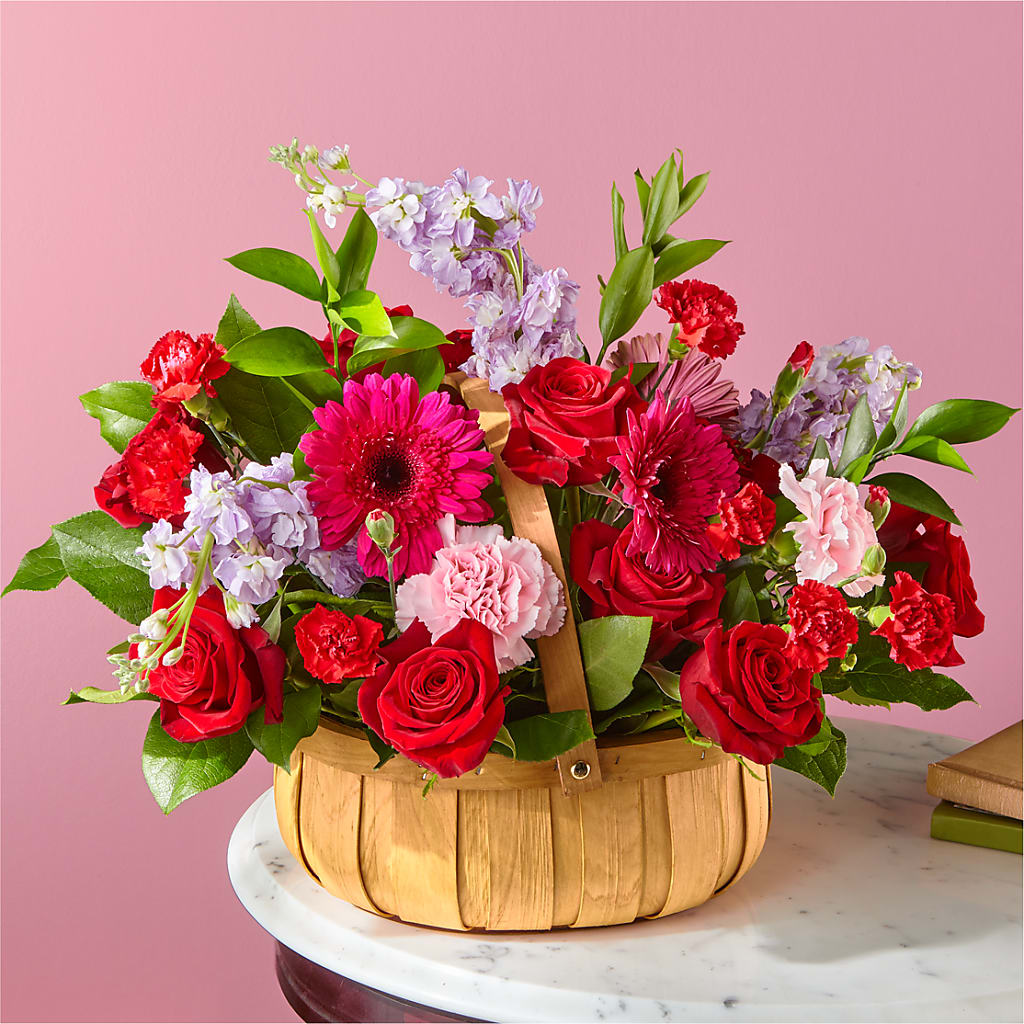 Pink Picnic Basket – Vincent Fleuriste, Sainte-julie PQ