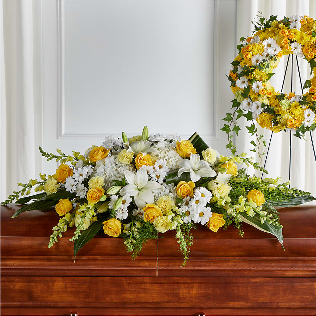 Golden Harmony Casket Spray – Vincent Fleuriste, Sainte-julie PQ