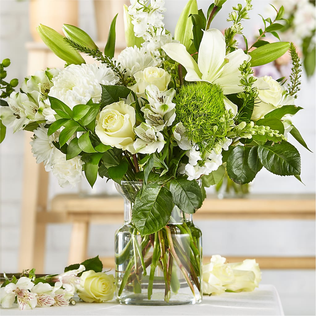 Classic Ivory – A Florist Original – Vincent Fleuriste, Sainte-julie PQ