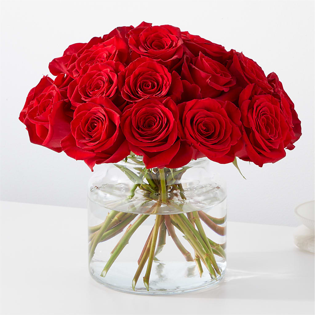 Cupid's Embrace Red Rose Bouquet – Vincent Fleuriste, Sainte-julie PQ