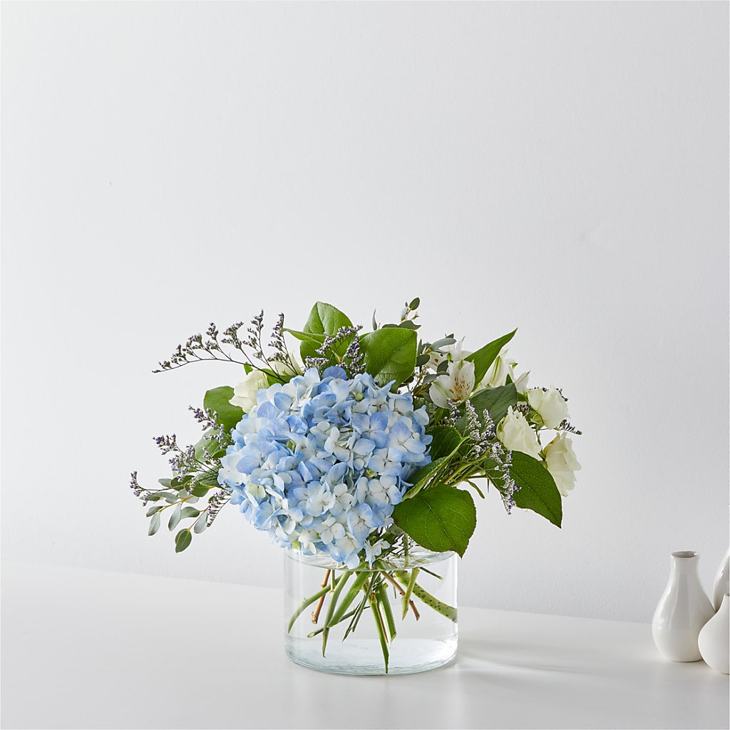 Coastal Blossom Bouquet –  Vincent Fleuriste, Sainte-julie PQ