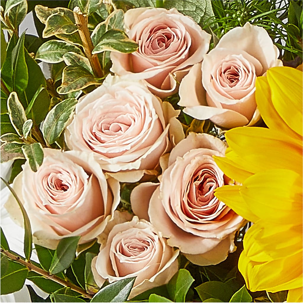 The Good Life Bouquet –  Vincent Fleuriste, Sainte-julie PQ