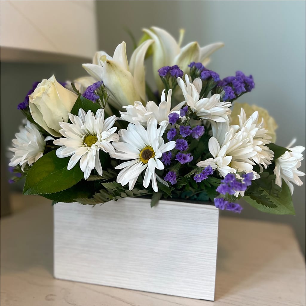 Beyond Blue Box Bouquet –  Vincent Fleuriste, Sainte-julie PQ