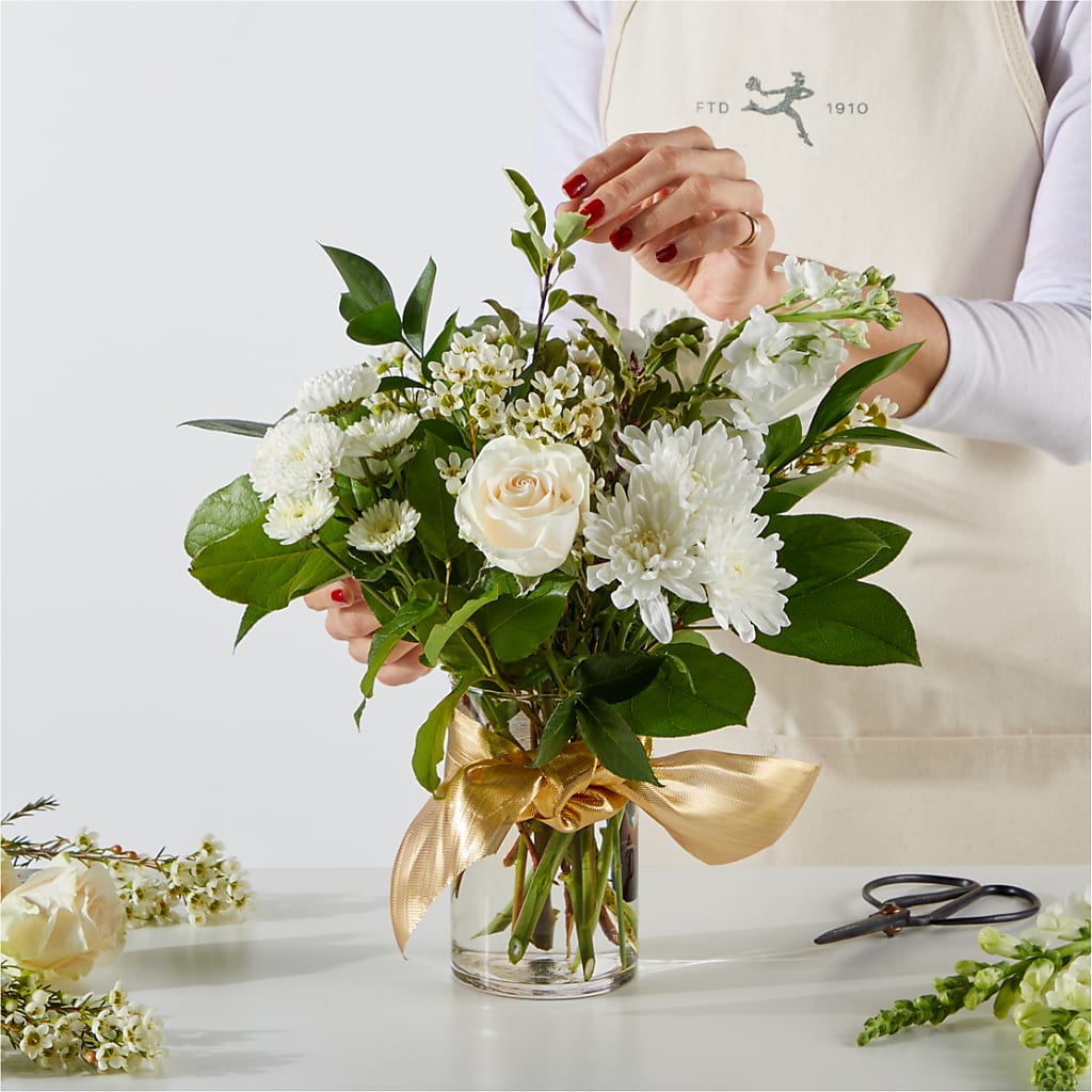 New Beginnings – A Florist Original –  Vincent Fleuriste, Sainte-julie PQ