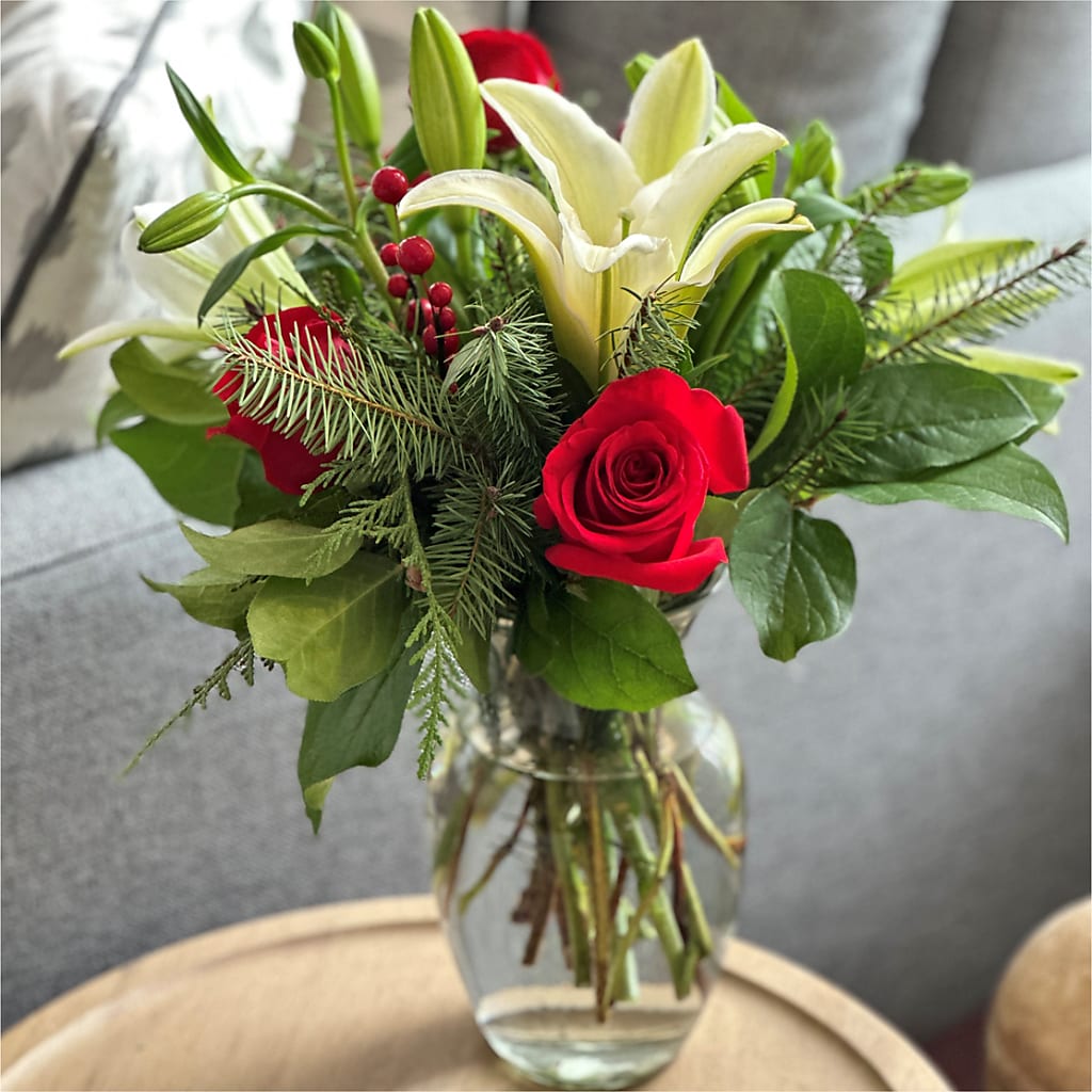 Sparkling Snowflakes Bouquet –  Vincent Fleuriste, Sainte-julie PQ