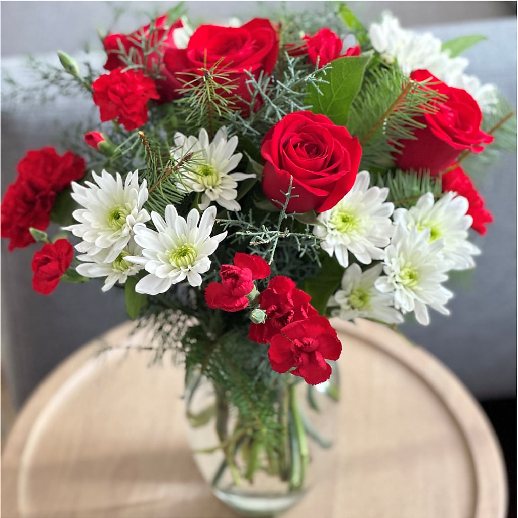 Seasonal Magic Bouquet –  Vincent Fleuriste, Sainte-julie PQ