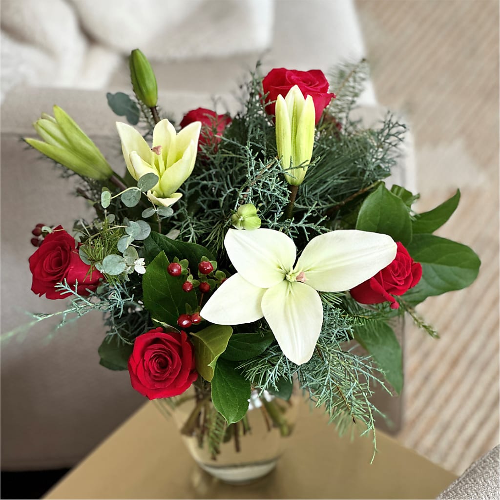 Glittering Lights Bouquet –  Vincent Fleuriste, Sainte-julie PQ