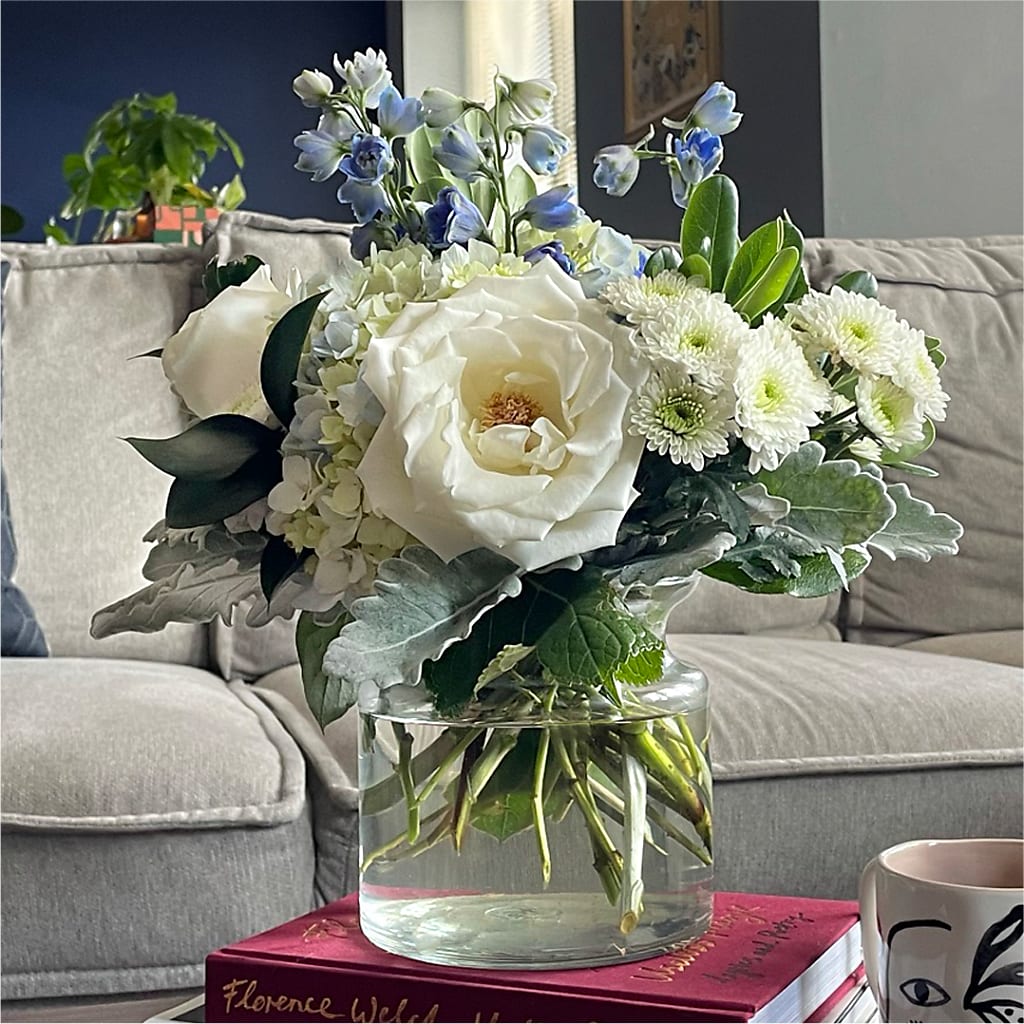 Clear Skies Bouquet –  Vincent Fleuriste, Sainte-julie PQ