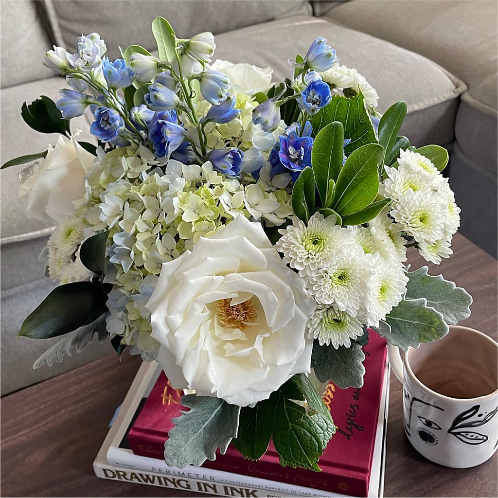 Clear Skies Bouquet –  Vincent Fleuriste, Sainte-julie PQ