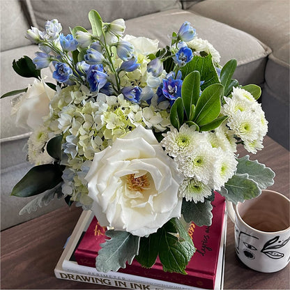Clear Skies Bouquet –  Vincent Fleuriste, Sainte-julie PQ