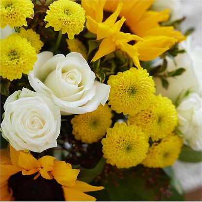 Luminous Morning Bouquet –  Vincent Fleuriste, Sainte-julie PQ
