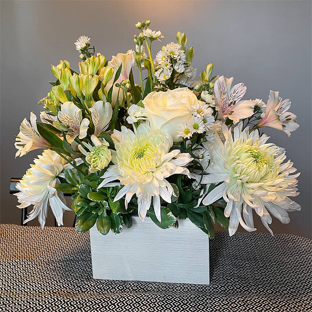 Eternal Affection Arrangement –  Vincent Fleuriste, Sainte-julie PQ