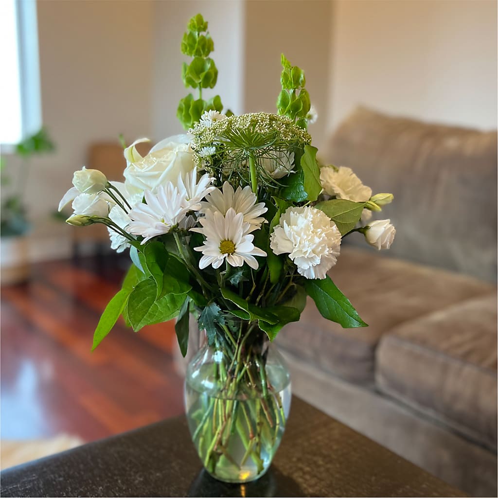 Classic Ivory – A Florist Original –  Vincent Fleuriste, Sainte-julie PQ