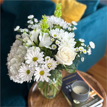 Classic Ivory – A Florist Original –  Vincent Fleuriste, Sainte-julie PQ