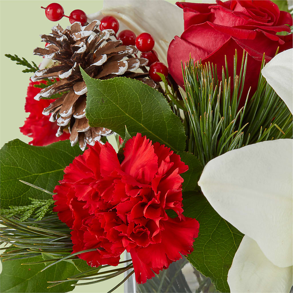 Glistening Icicles Bouquet –  Vincent Fleuriste, Sainte-julie PQ