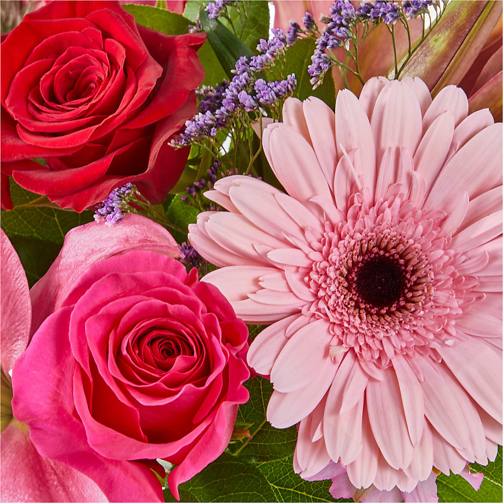 Lots of Love Bouquet –  Vincent Fleuriste, Sainte-julie PQ