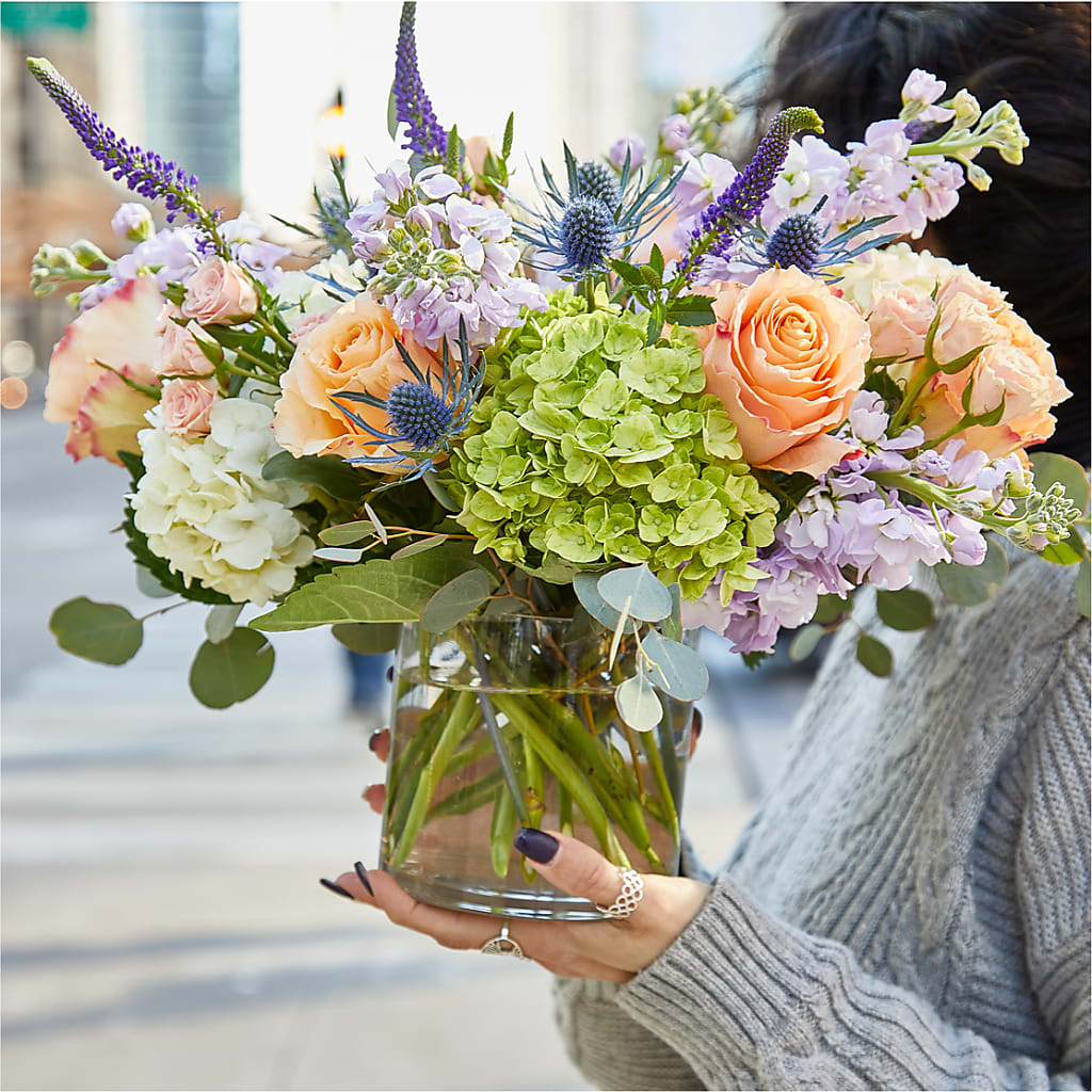 Porch Swing Bouquet –  Vincent Fleuriste, Sainte-julie PQ