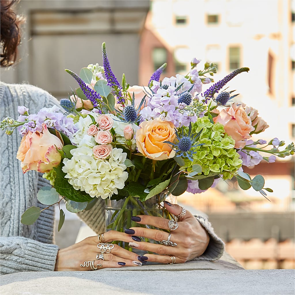 Porch Swing Bouquet –  Vincent Fleuriste, Sainte-julie PQ